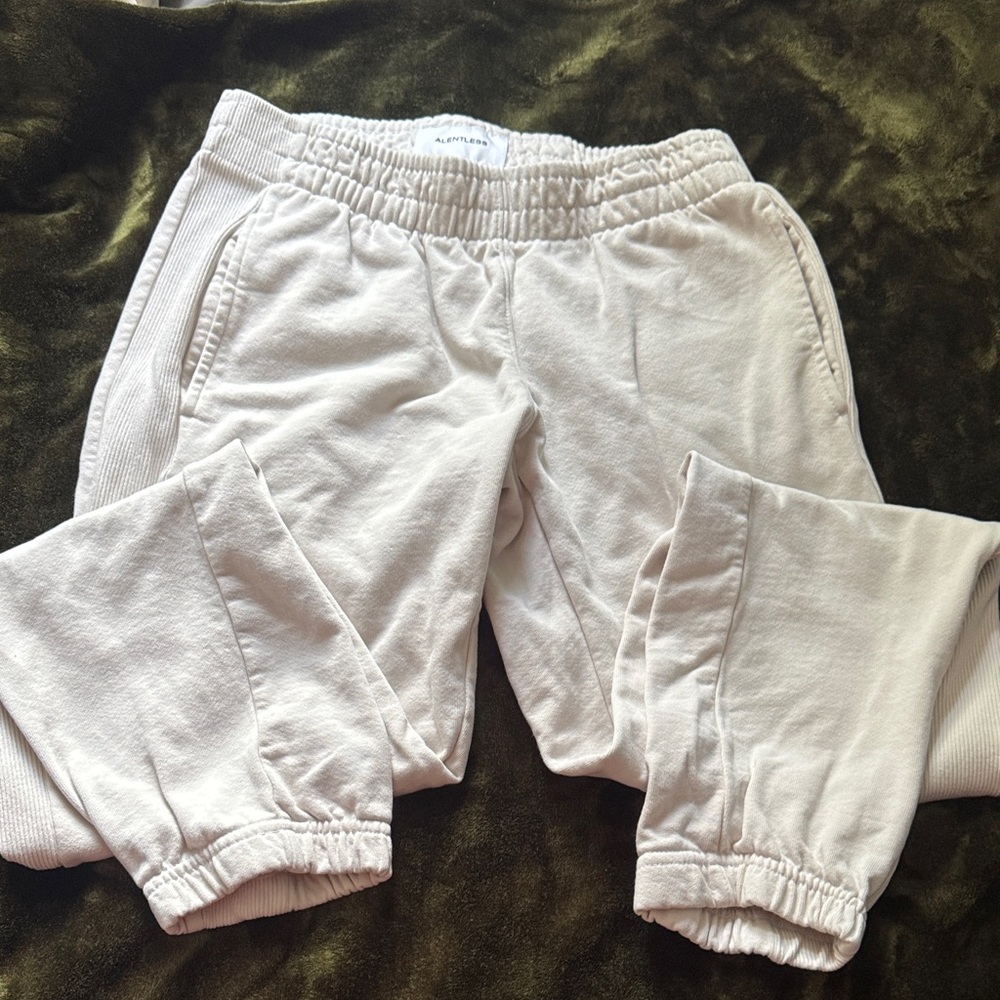 TALENTLESS jogger pants